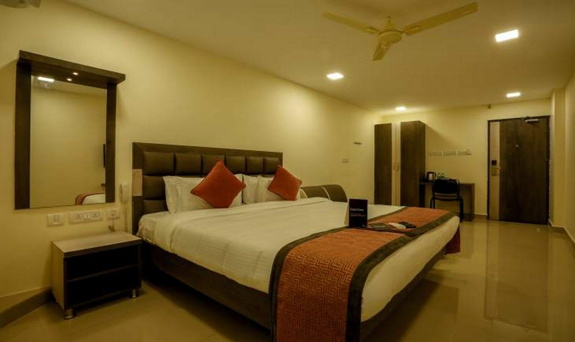 Venture Park, Omr, Thoraipakkam, Chennai Hotel Buitenkant foto